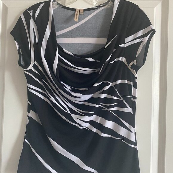 SUSAN LAWRENCE SLIMMING Black and White Geometrical Pattern Top M - Picture 1 of 3
